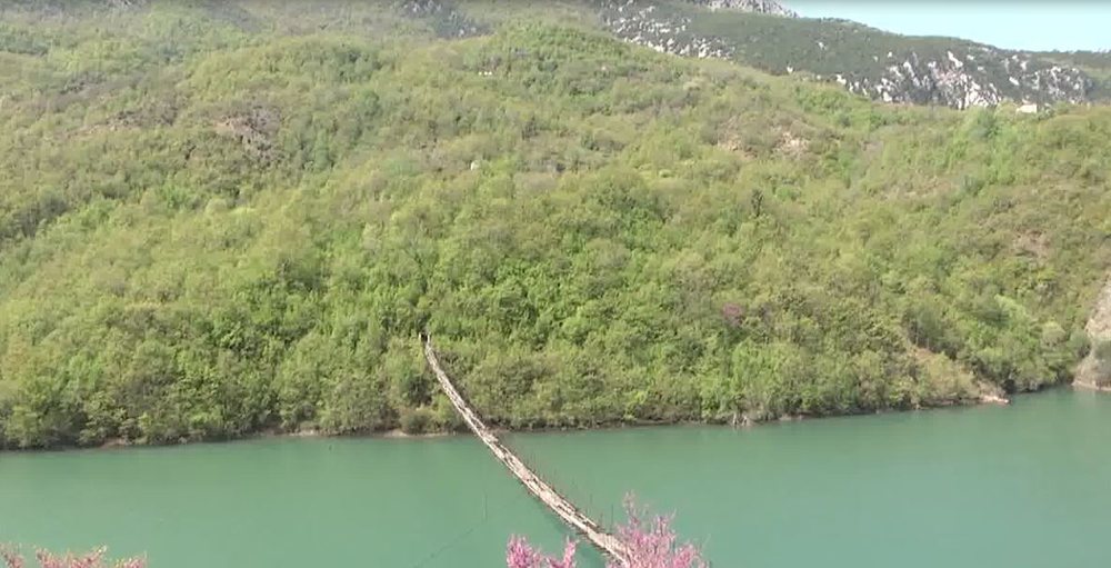 E pazakont&euml;/ Nj&euml; fshat n&euml; Mat ka 20 vjet pa drita