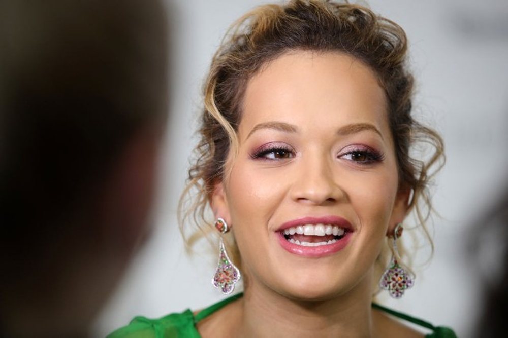 Rita Ora mban n&euml; ankth ndjekesit p&euml;r nj&euml; surpriz&euml; (FOTO)