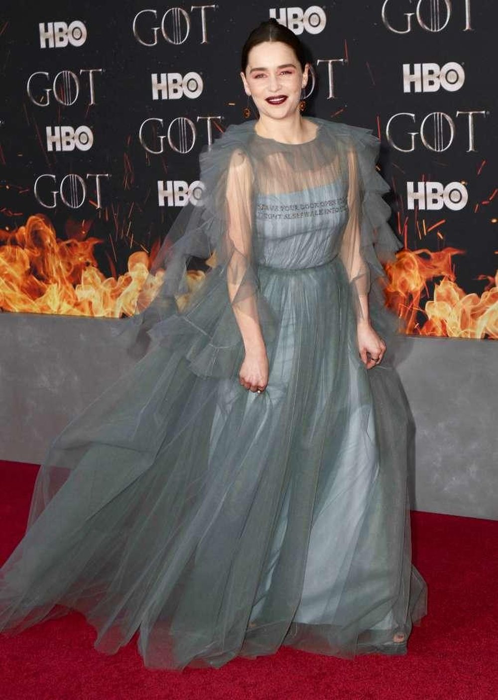 Emilia Clarke u cil&euml;sua si mbret&euml;resha e stilit gjat&euml; s&euml;