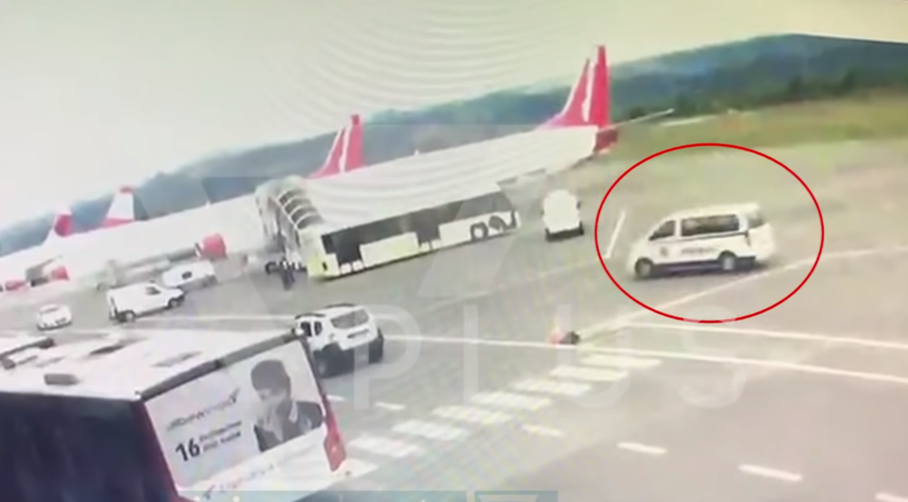 VIDEO/ Publikohen pamje t&euml; reja nga super-grabitja e parave n&euml; Rinas
