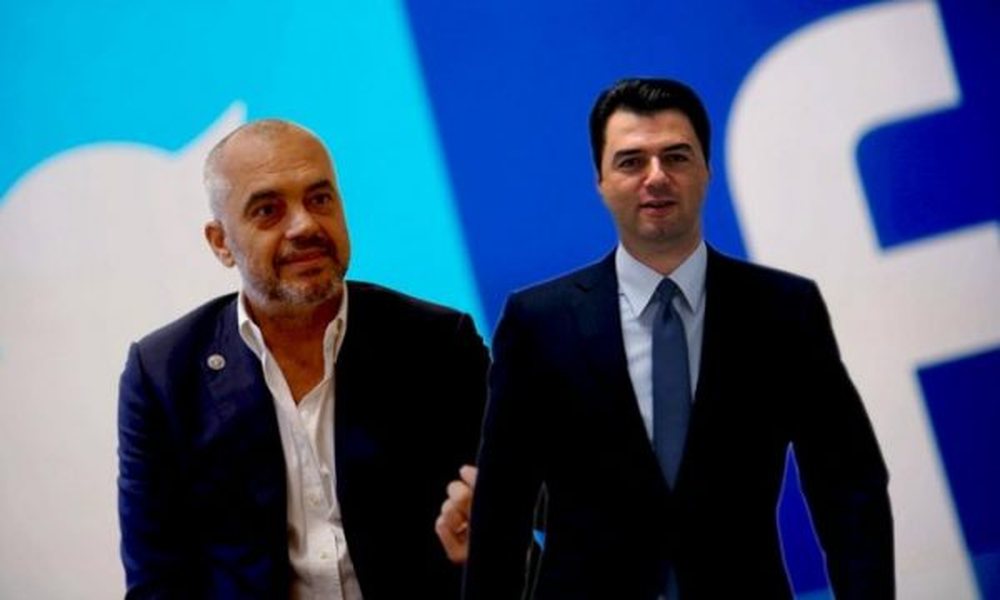 Tre letra n&euml; tre dit&euml; / &Ccedil;far&euml; fshihet pas mesazheve