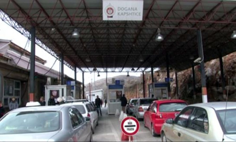 'Na mor&euml;n emrat, po presim'/ Emigranti flet nga kufiri