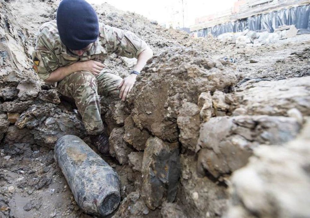 Lond&euml;r/ Shp&euml;rthen bomba e luft&euml;s s&euml; dyt&euml; bot&euml;rore