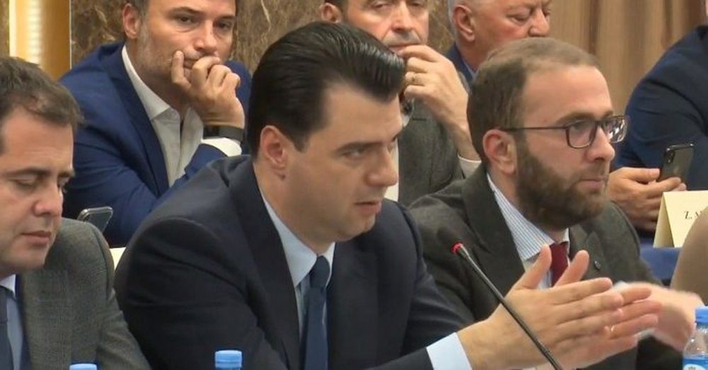 Basha tregon koh&euml;zgjatjen e protest&euml;s sot, nuk p&euml;rjashton