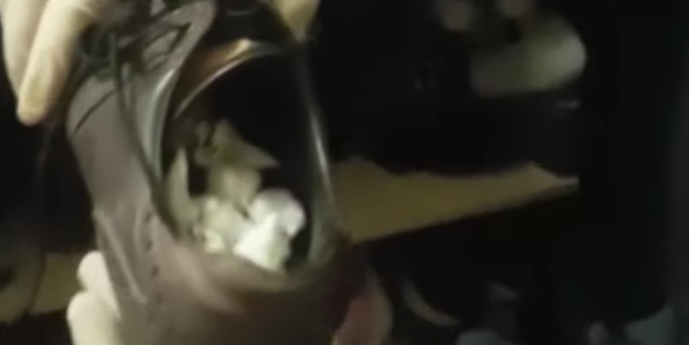 Kokain&euml; e fshehur n&euml; k&euml;puc&euml;, n&euml; pranga