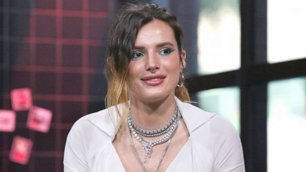 Bella Thorne tregon jet&euml;n e saj n&euml; nj&euml; lib&euml;r