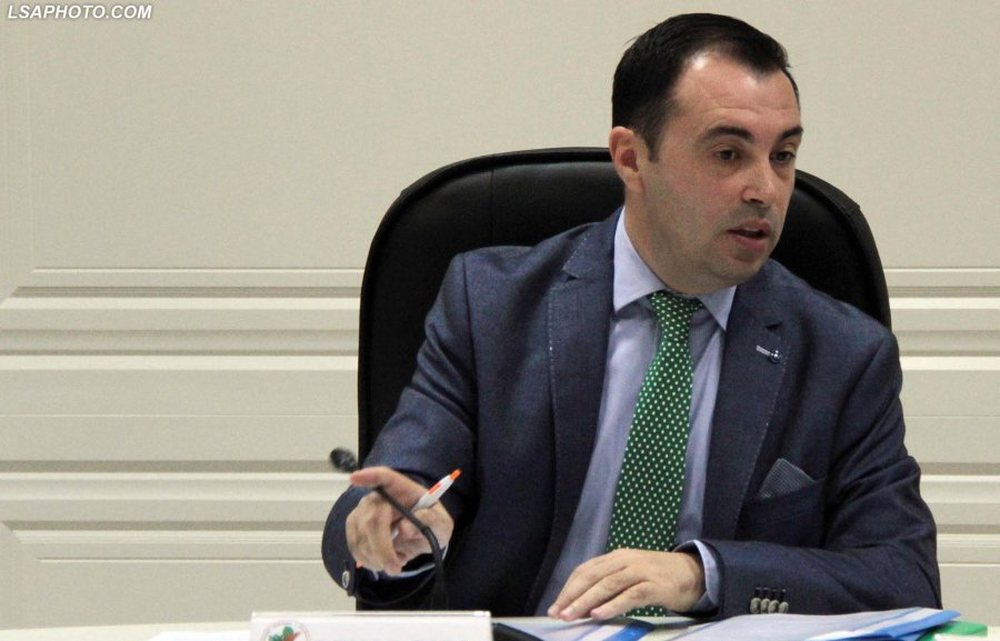 Dekreti i Met&euml;s/ N&euml;nkryetari i KQZ-s&euml;: Akt administrativ i