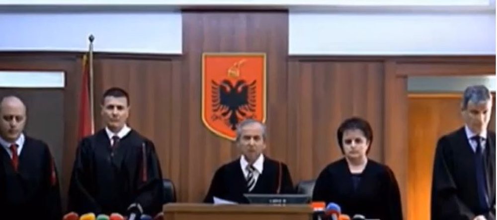 Gjyqtar&euml;t e Kolegjit Zgjedhor b&euml;jn&euml; lapsus gjat&euml;