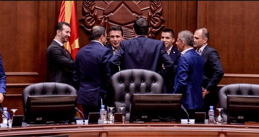 Maqedoni e Veriut/ Formatimi i kabinetit qeveritar, Zaev dor&euml;zon n&euml;