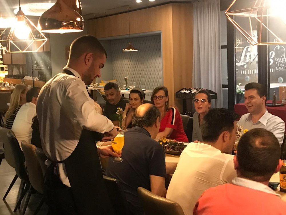 FOTO/ Zbulohet me k&euml; po e kalon dark&euml;n Lulzim Basha