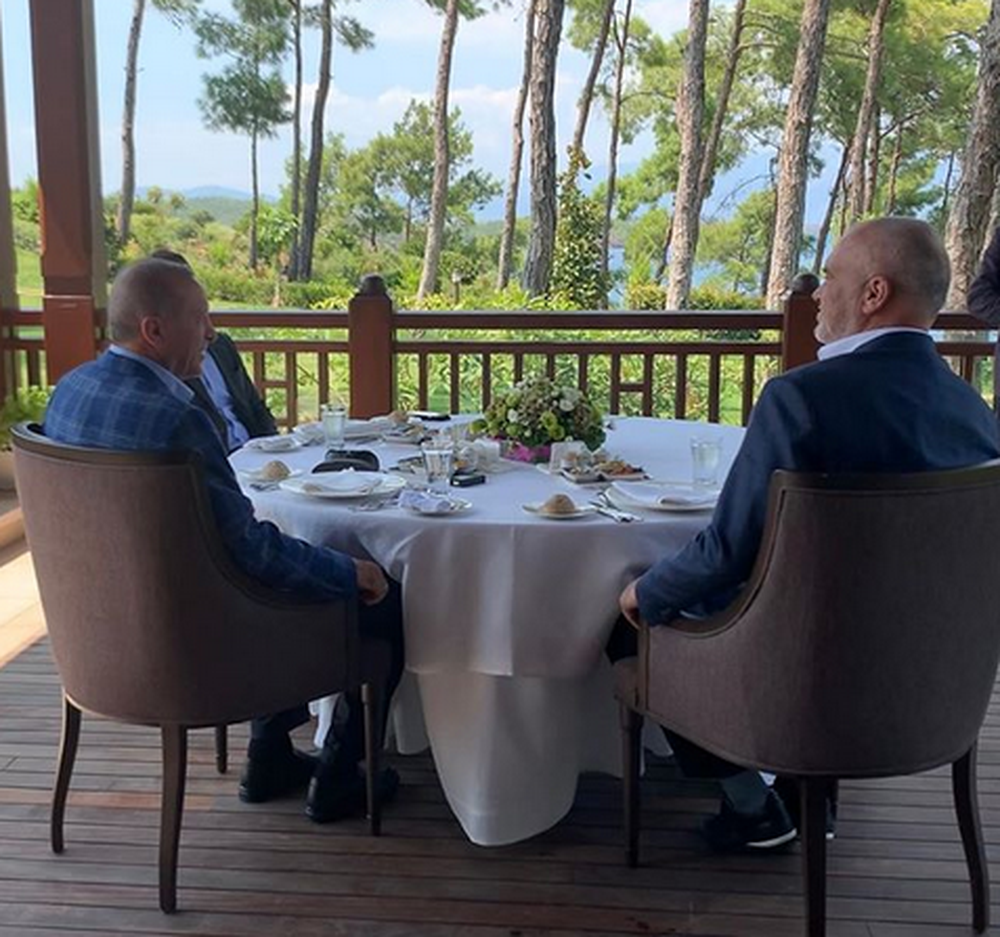 Rama vizit&euml; "blic" n&euml; Turqi, takohet me Erdogan