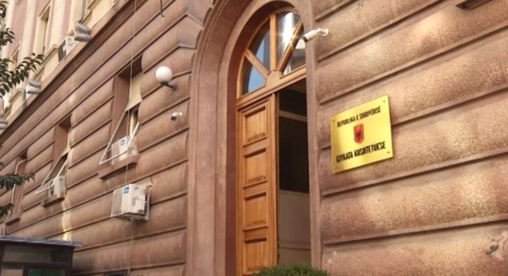 Arta Vorpsi dhe Marsida Xhaferllari mb&euml;rrijn&euml; n&euml; Gjykat&euml;n