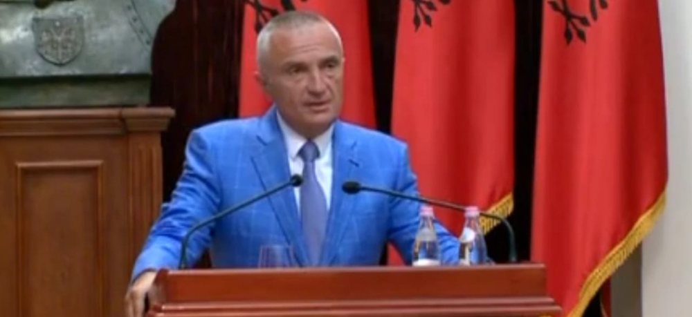 Analiza/ Tre mesazhet e Met&euml;s para fillimit t&euml; pushimeve