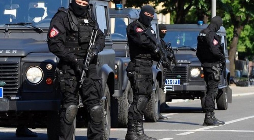 Xhandarm&euml;ria serbe hyn e armatosur n&euml; brend&euml;si t&euml;
