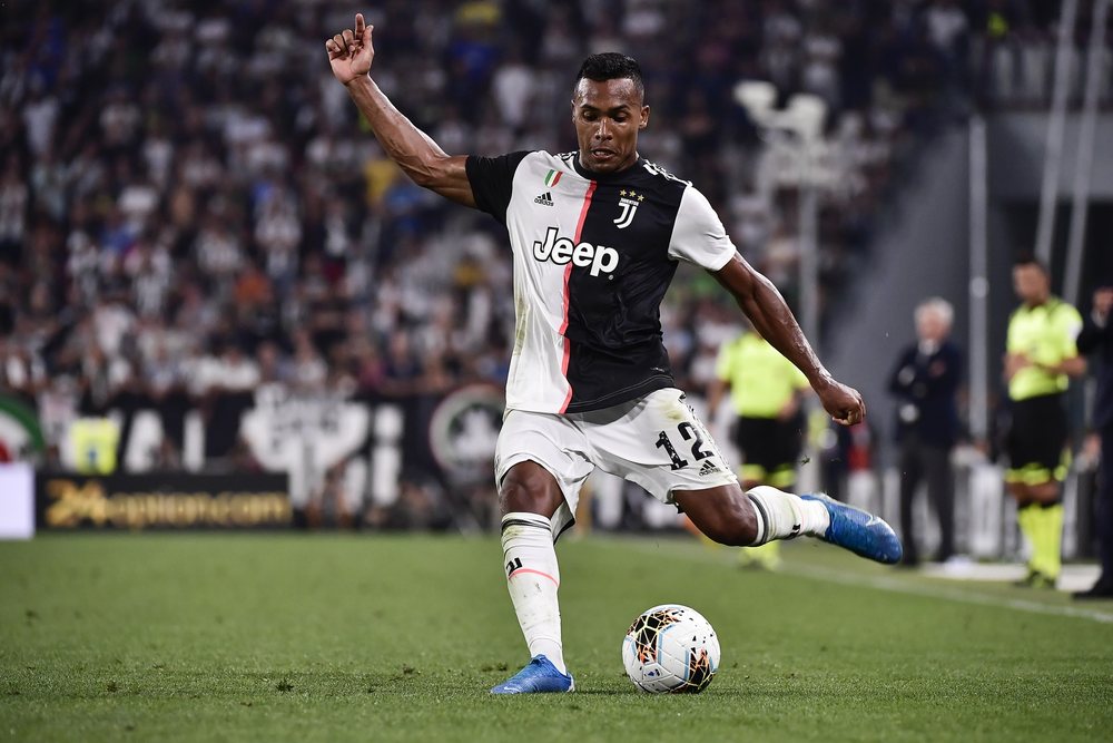 Dridhet Juventus p&euml;rpara sfid&euml;s me Milan: Alex Sandro pozitiv me