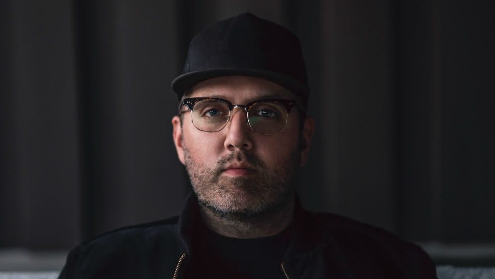 Nd&euml;rron jet&euml; n&euml; m&euml;nyr&euml; t&euml; papritur Michael Busbee