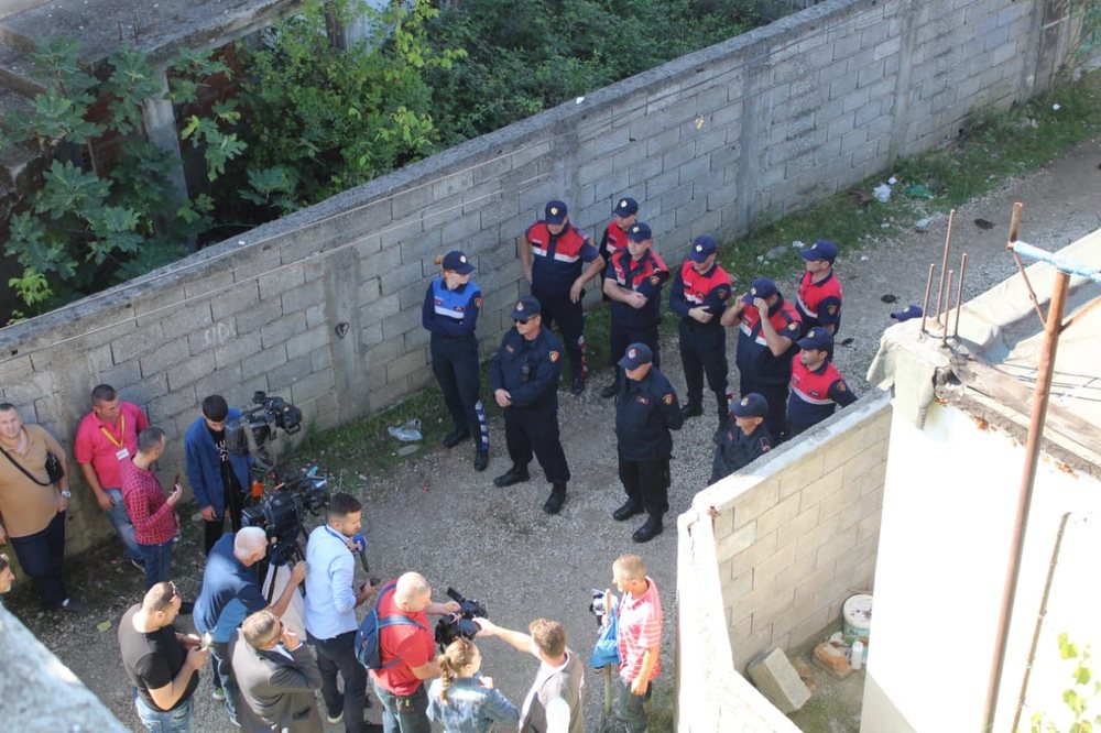 &Ccedil;au me makin&euml; kordonin e policis&euml; n&euml; Shkoz&euml;,