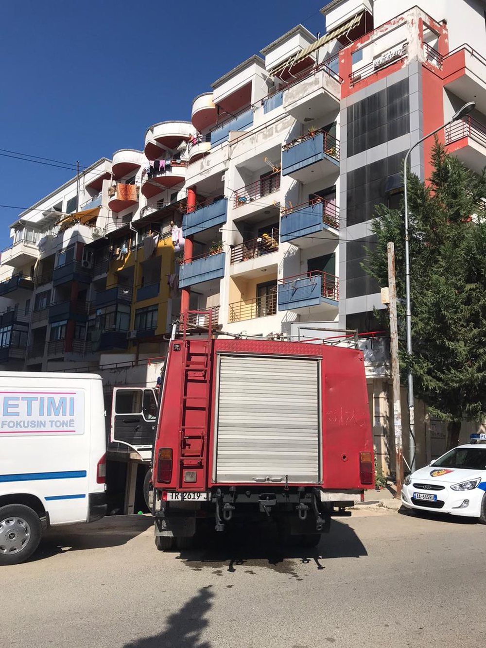 (VIDEO) Shp&euml;rthen bombola e gazit n&euml; nj&euml; apartament n&euml;