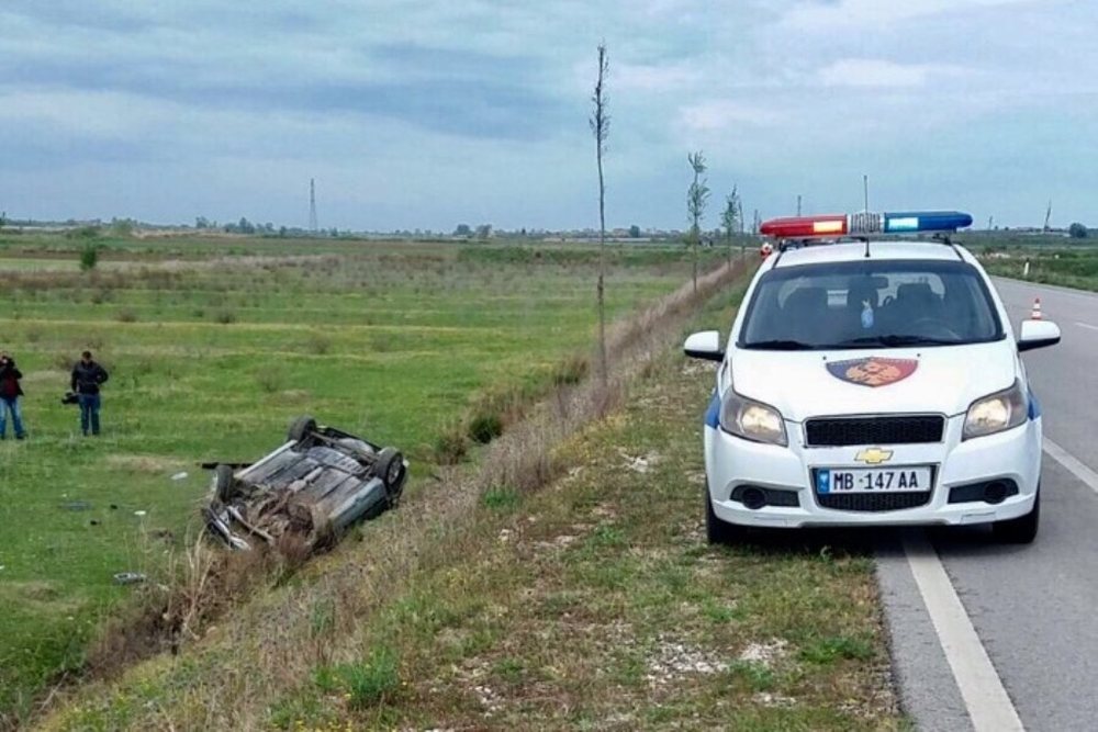 Aksident n&euml; Lezh&euml;, makina p&euml;rfundon n&euml; kanal, plagoset