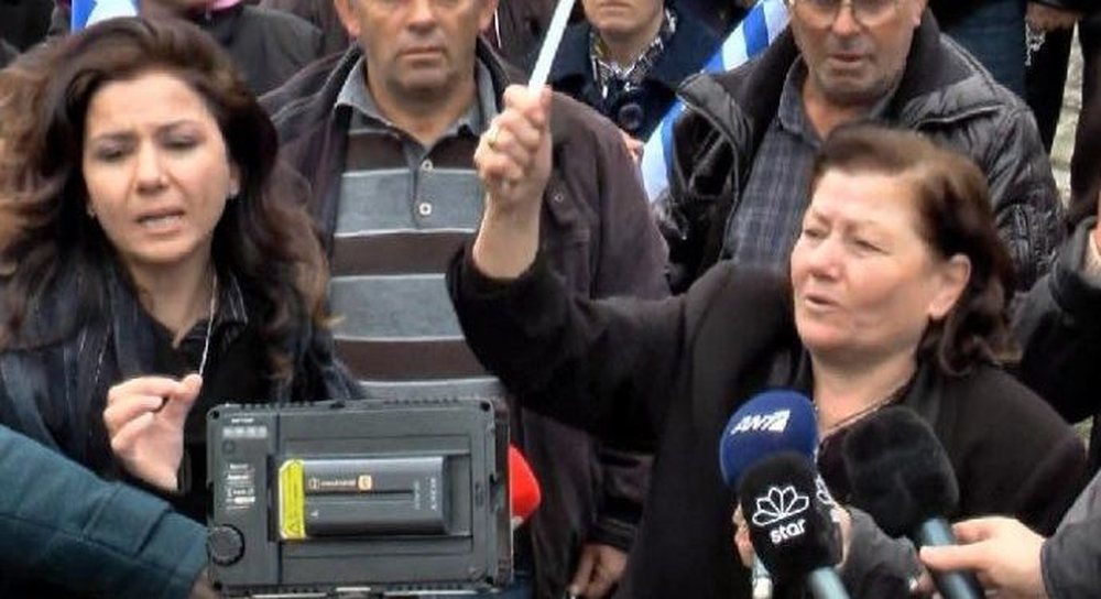 N&euml;na e Kacifas thirrje n&euml; varrin e t&euml; birit: Thyejini