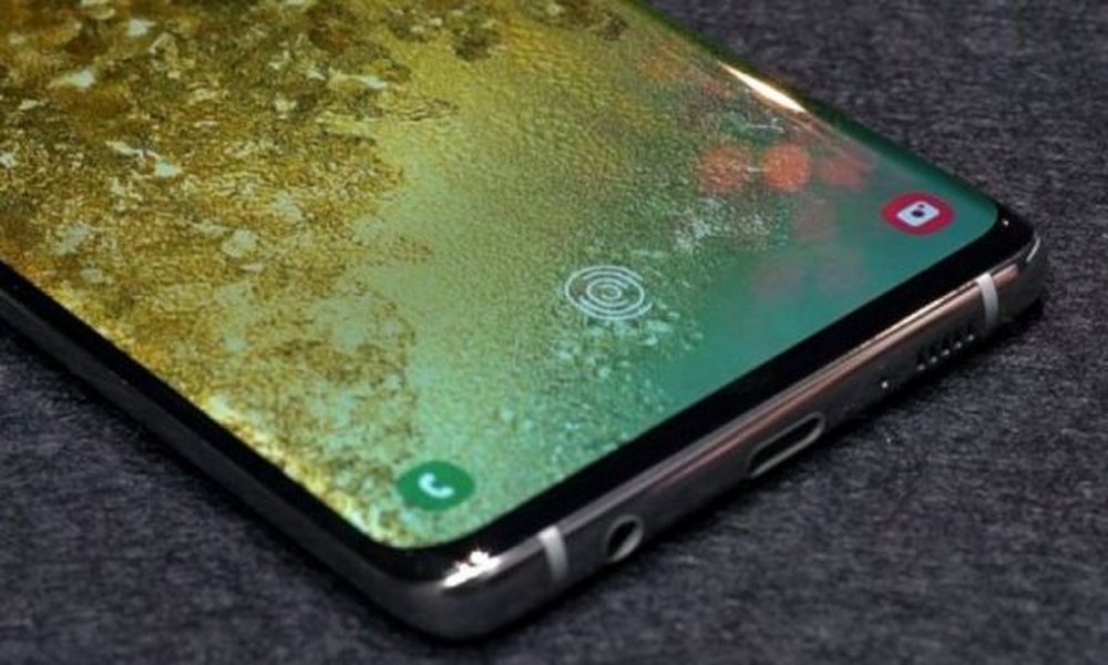 Samsung pranon d&euml;shtimin, me Galaxy S 10 ju'a lexojn&euml; mesazhet