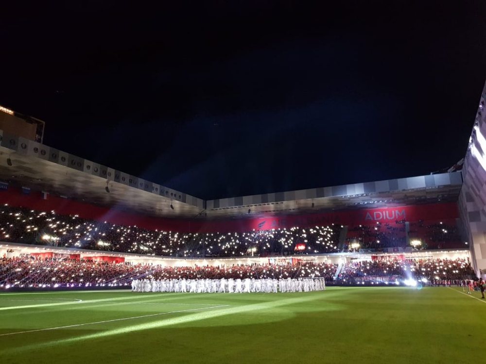 (FOTO) Shikoni &ccedil;far&euml; b&euml;nte kryeministri kur stadiumi
