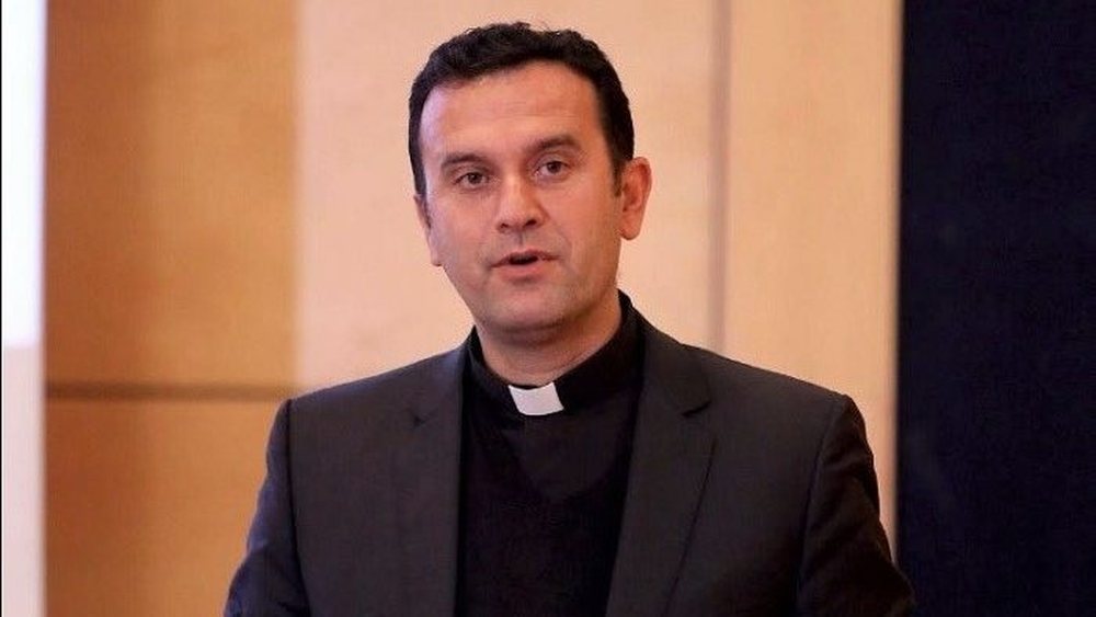 Dom Gjergj Meta: Lironi vajz&euml;n q&euml; u arrestua p&euml;r nj&euml; status