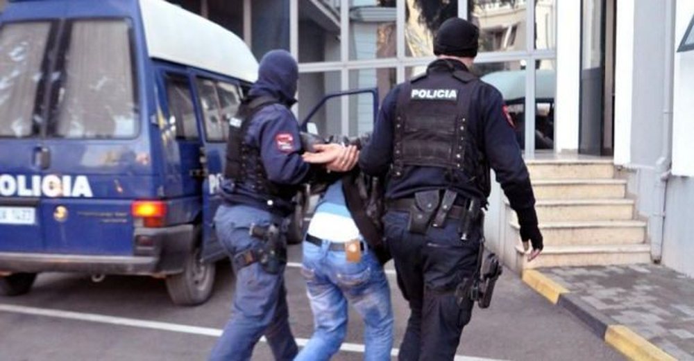 Kanabis dhe municion luftarak n&euml; banes&euml;, n&euml; pranga i rrezikshmi i