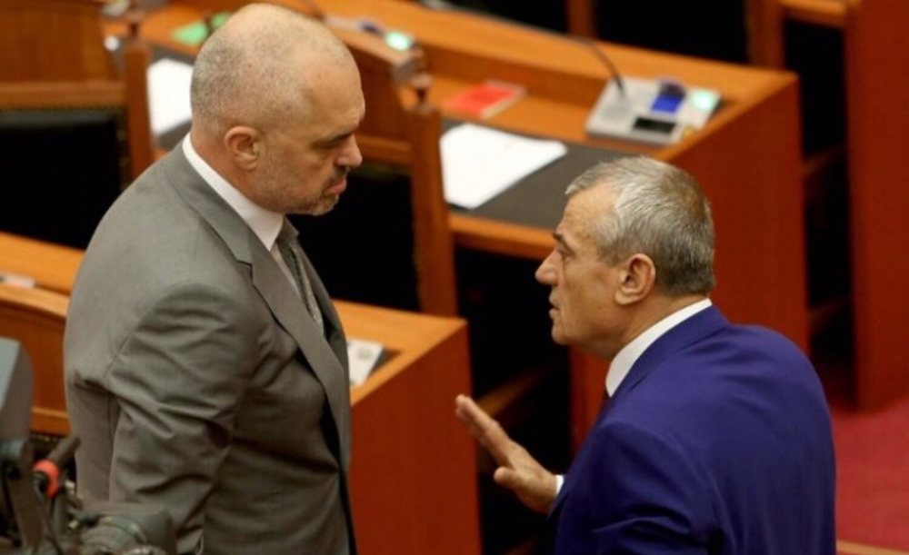Kuvendi zgjodhi an&euml;taret e Gjykat&euml;s Kushtetuese n&euml; shkelje