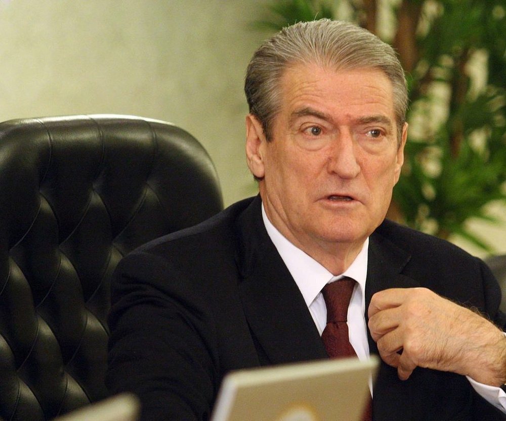 Berisha kujton &lsquo;8 Dhjetorin&rsquo; me nj&euml; thirrje t&euml; fort&euml;