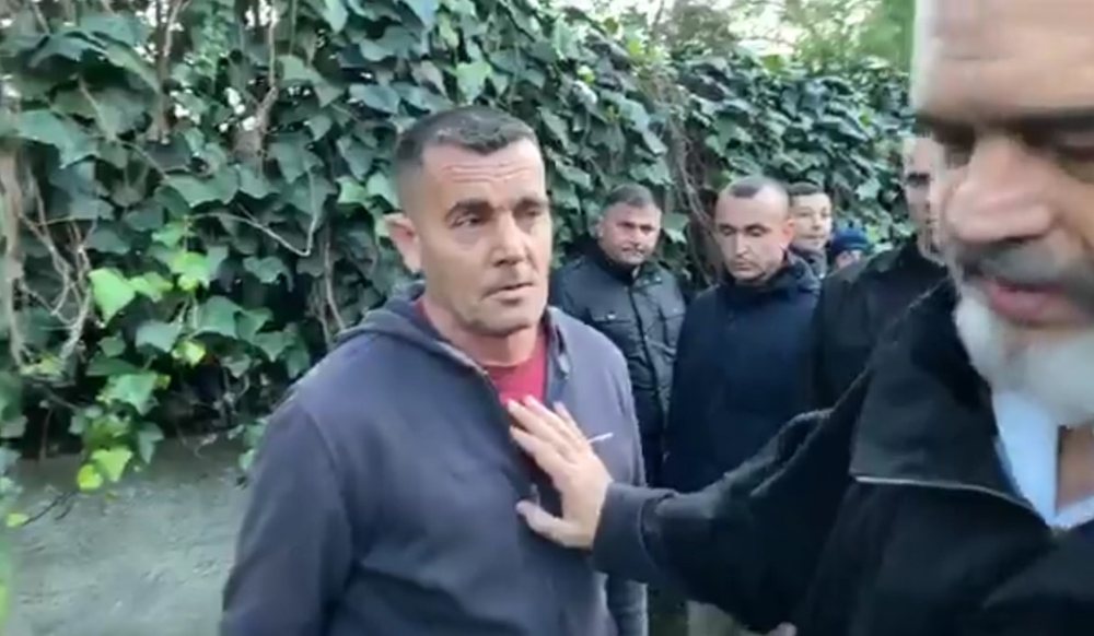 Konvikti u hodh n&euml; er&euml; me tritol, banori i z&euml; rrug&euml;n