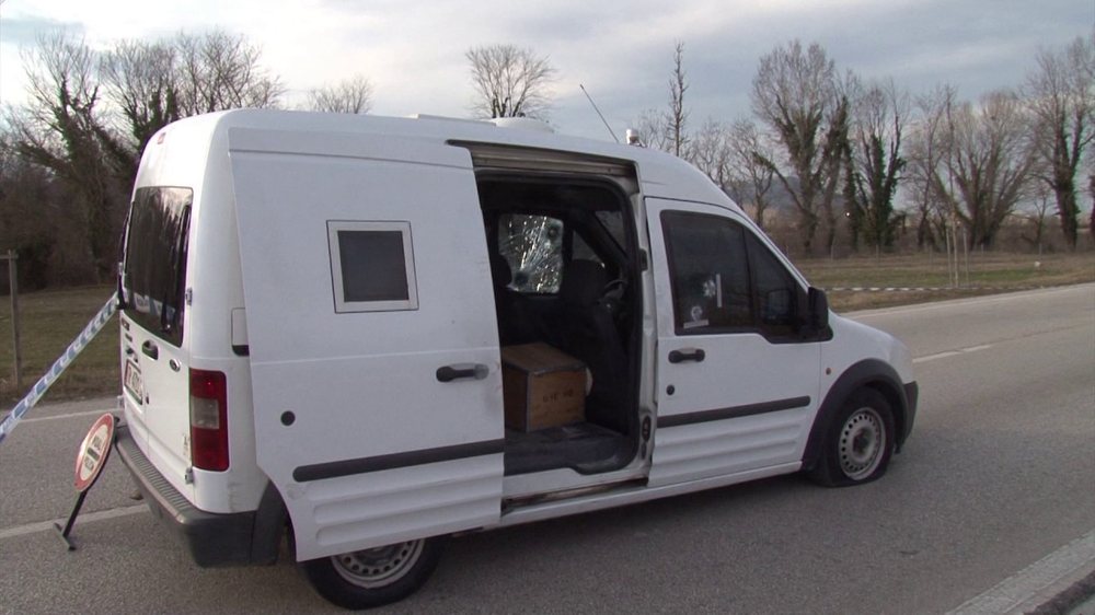 Tentohet t&euml; grabitet makina q&euml; transportonte para n&euml; Kashar