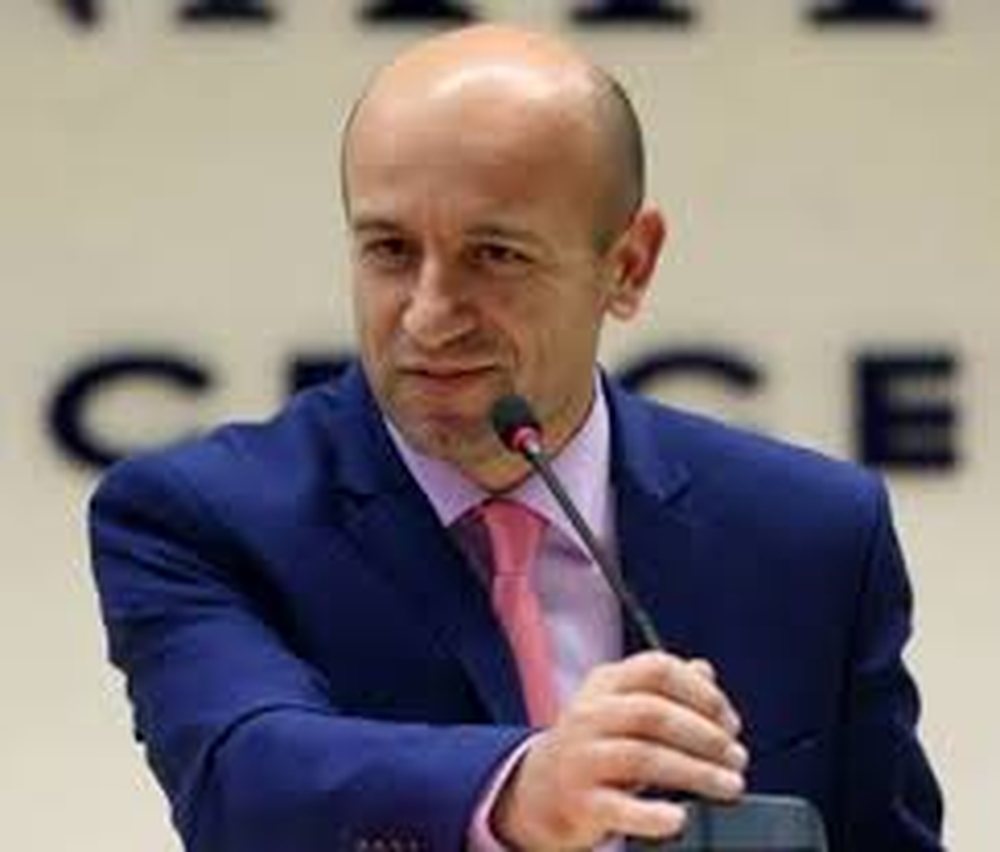 Antishpifja si prov&euml; e fundit p&euml;r t&euml; rr&euml;zuar autoritetin e