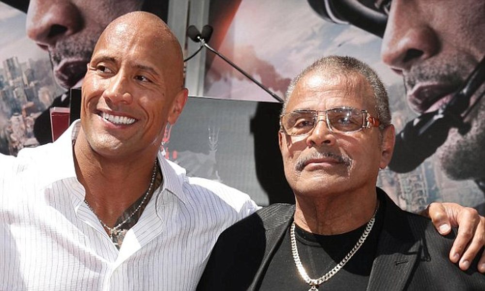 The Rock flet n&euml; publik p&euml;r humbjen e babait