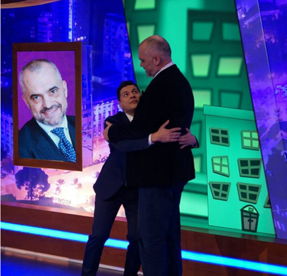 Edi Rama k&euml;rkon lavdin&euml; te filmi i Ermal Mamaqit (Video)