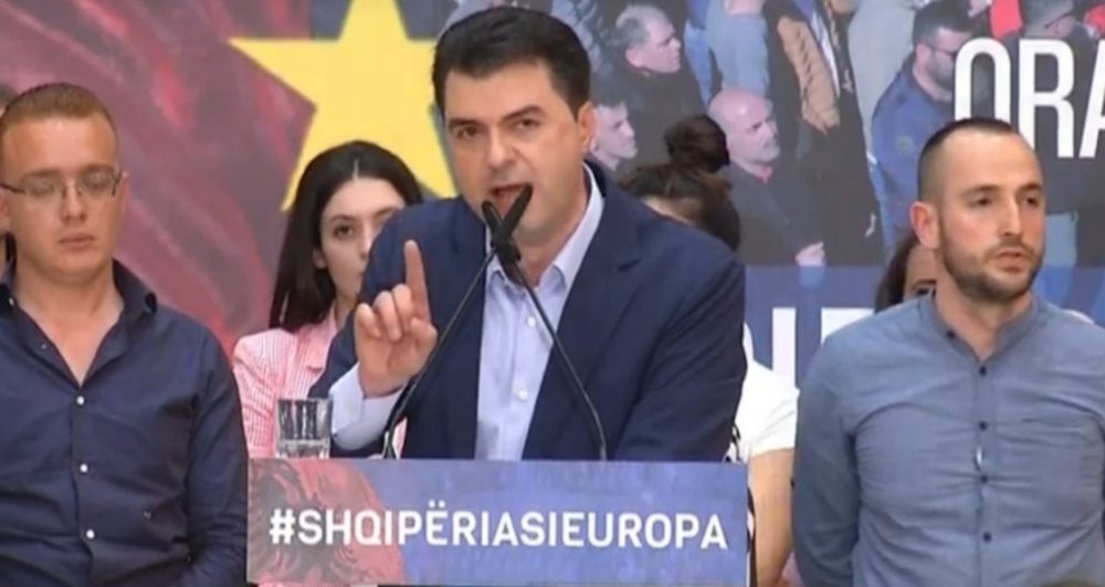 Video/ Pirueta 180 grad&euml;. Si e drodhi Basha p&euml;r listat e hapura