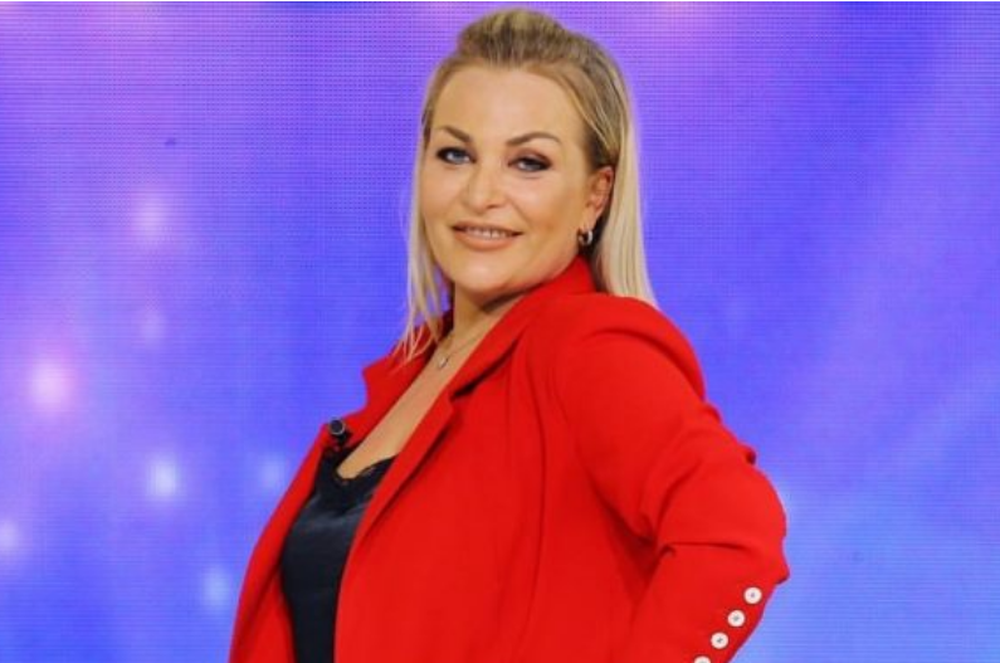 Maya: U rregullova n&euml; parukeri p&euml;r t&euml; lindur djalin (Video)