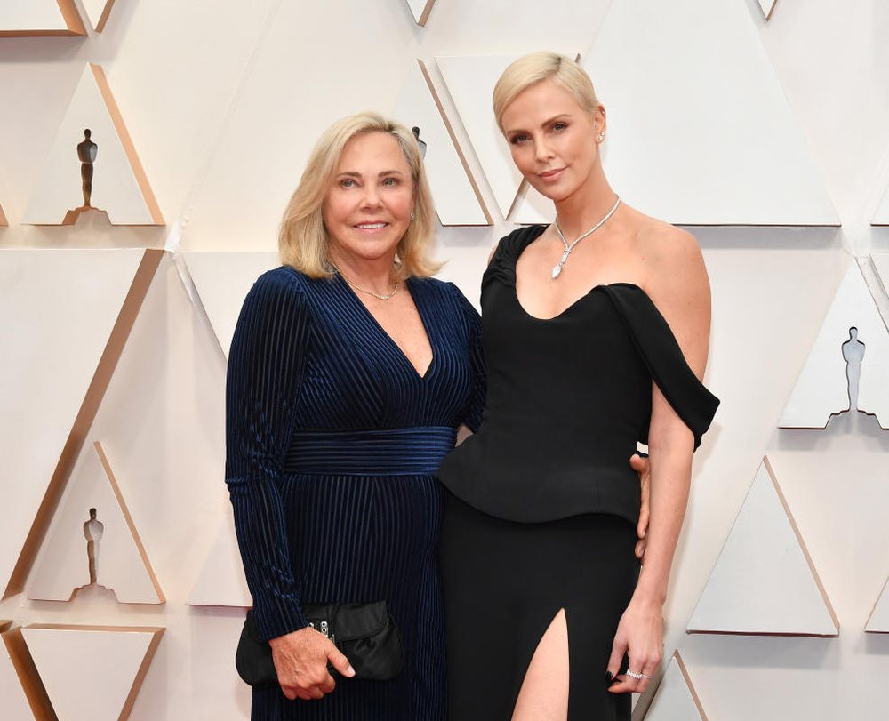 Aktor&euml;t q&euml; zgjodh&euml;n maman&euml; si partnere n&euml; Oscars (Foto)
