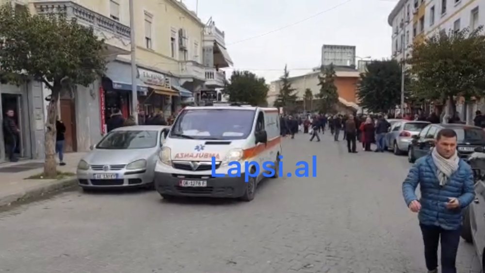 Policia: Burri vrau gruan me lev&euml; hekuri brenda dyqanit t&euml; metrazheve