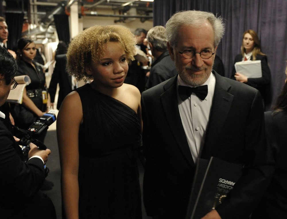Vajza e adoptuar e Steven Spielberg do t&euml; nis&euml; t&euml; publikoj&euml;
