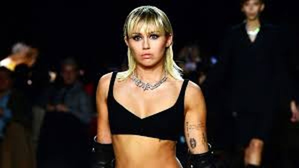 Miley Cyrus sfilon n&euml; sfilat&euml;n e Marc Jacobs (FOTO)