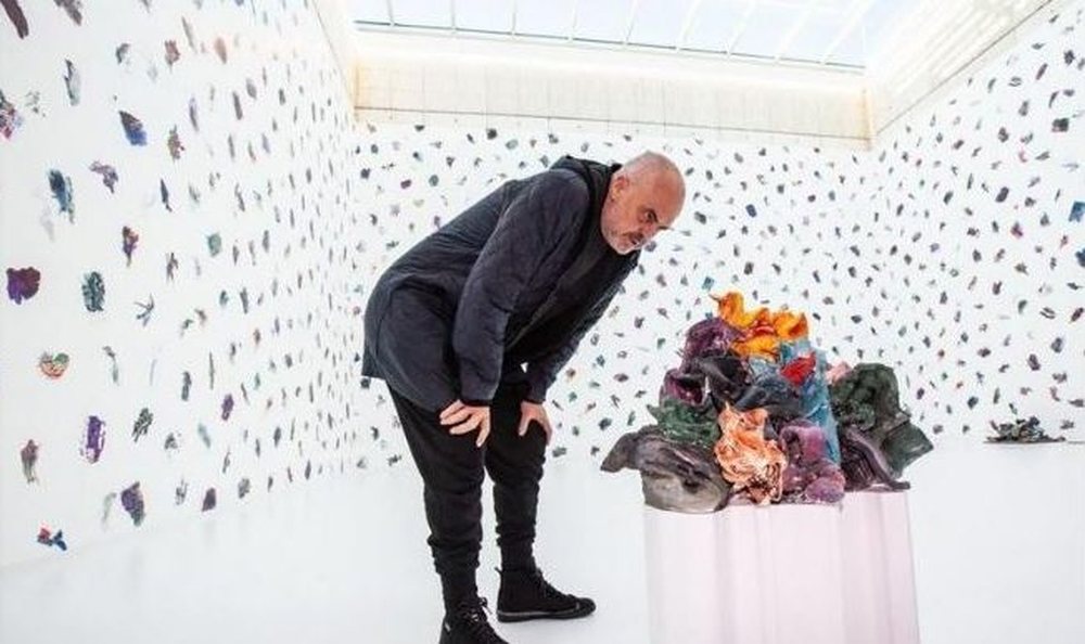 Der Standard: Per&euml;ndimi duhet t&euml; hapi syt&euml; p&euml;r kapjen e