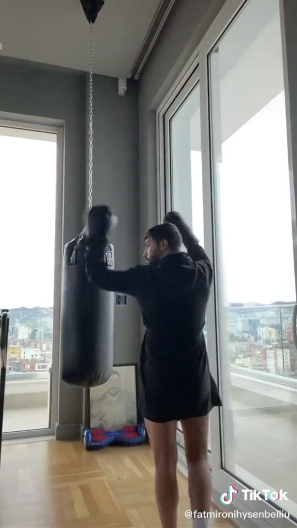 Shikoni Miri Hysenbelli "Balboa" n&euml; koh&euml;n e coronavirusit