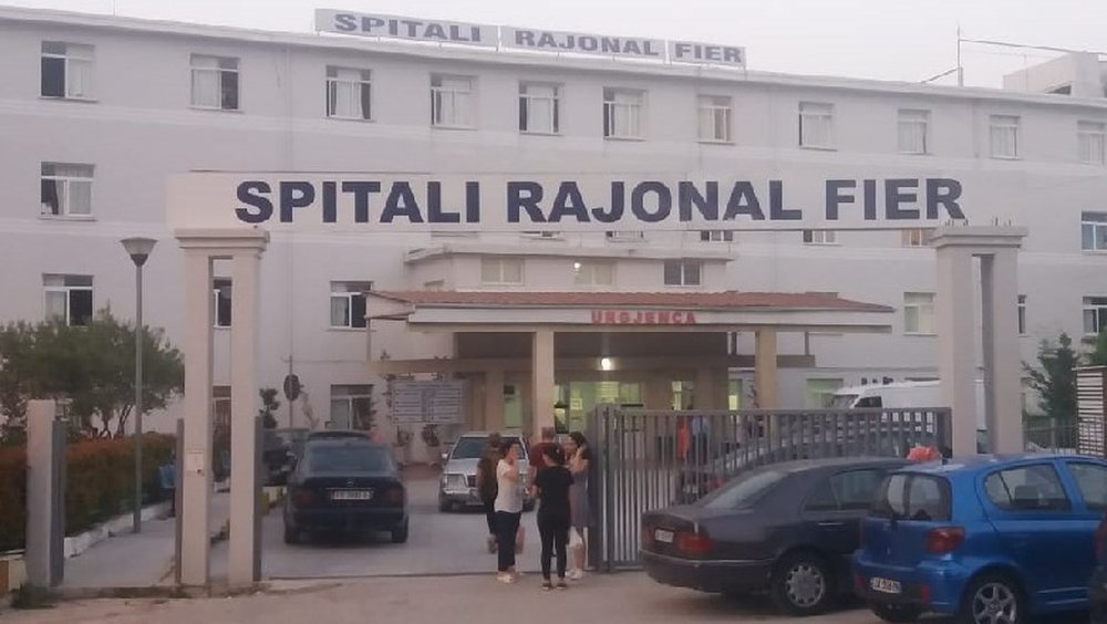 Dy dhoma karantin&euml; n&euml; spitalin e Fierit p&euml;r koronavirusin,