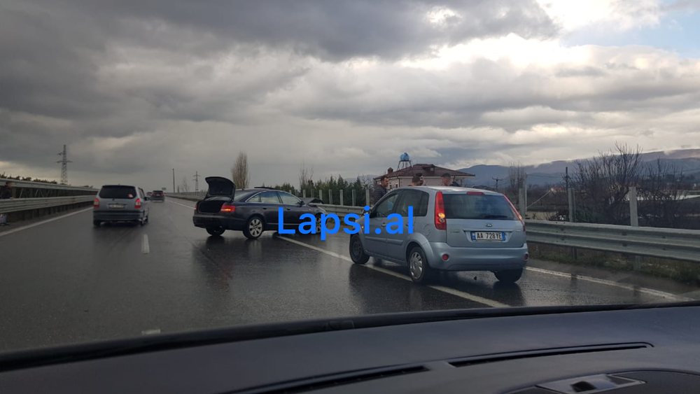 (FOTO) Aksident i r&euml;nd&euml; n&euml; Mamurras