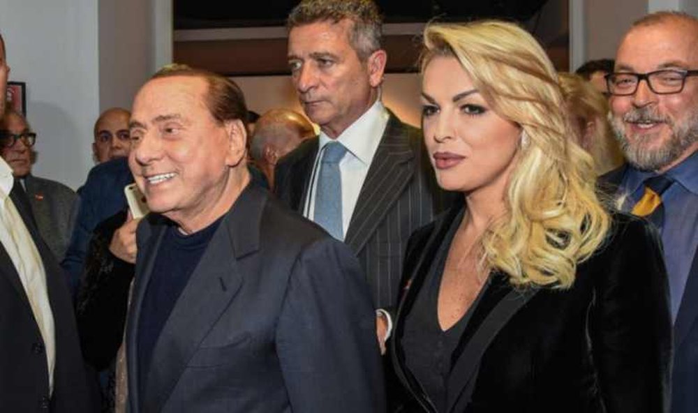 Berlusconi i jep fund lidhjes 12-vje&ccedil;are p&euml;r tu lidhur me nj&euml;