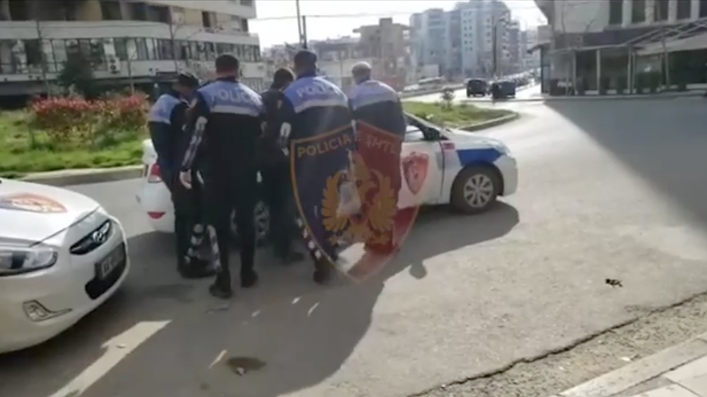 Shkeljet/ Policia: 154 qytetar&euml; gjoba nga 100 mij&euml; lek&euml;, iu hiqen