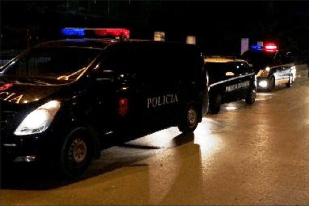 Policia m&euml;syn me forca t&euml; shumta n&euml; La&ccedil; dhe Mamurras