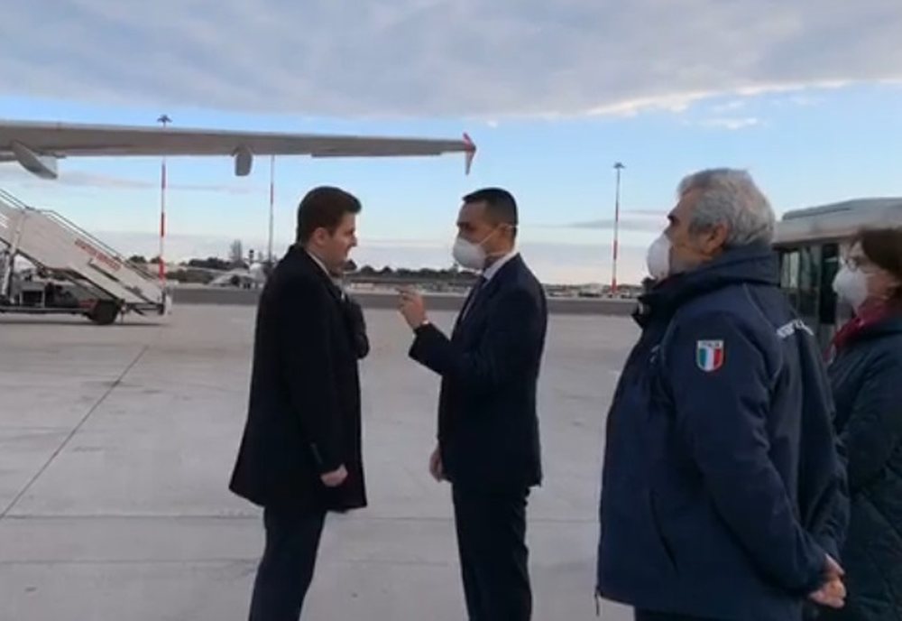 Pa mask&euml; dhe pa doreza n&euml; Itali, Cakaj thyen masat mbrojt&euml;se nga