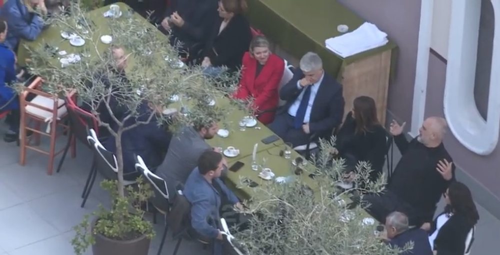 VIDEO/ Rama mbledh p&euml;r drek&euml; ministrat dhe deputet&euml;t, Veliaj